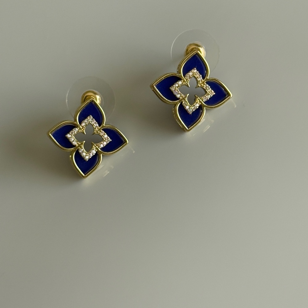 Floral Style Earrings With Zirconia - Picture 3 of 4